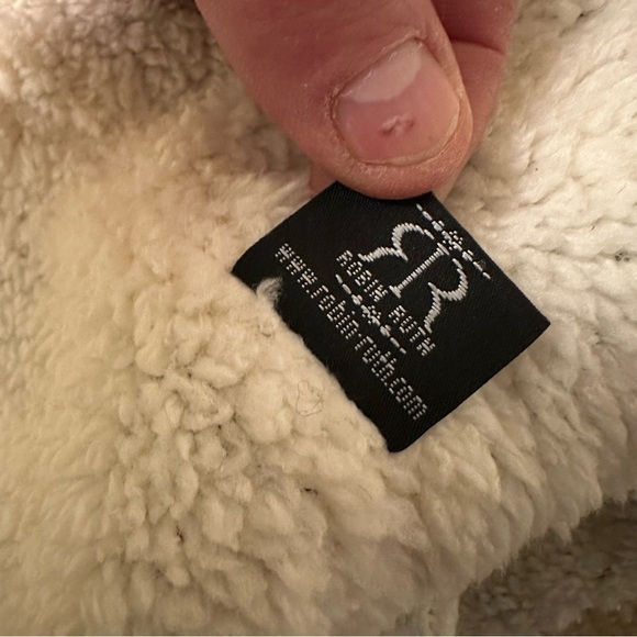 ⭐️ Robin Ruth Touque - Picture 2 of 8